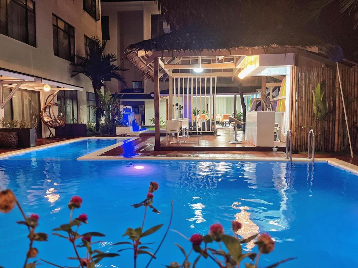 Siargao Seasky Resort Catangnan Exterior photo